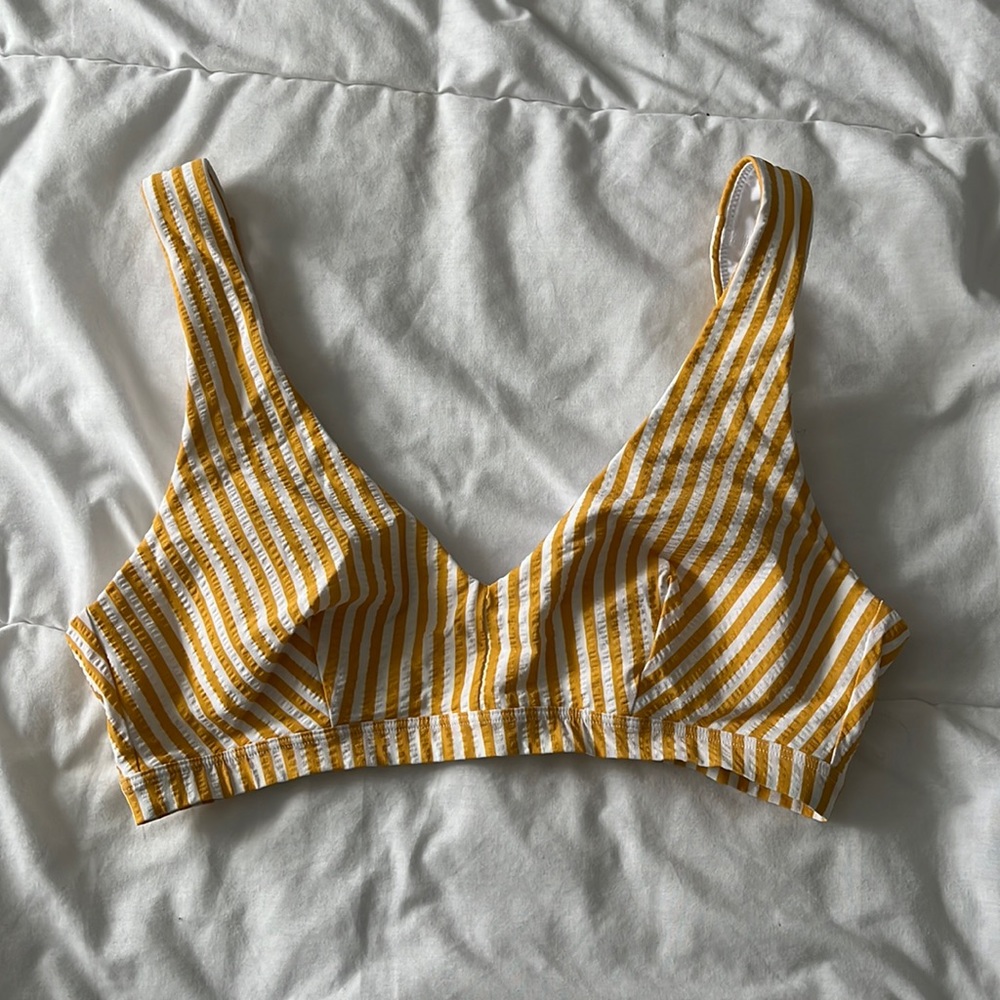 Lululemon Waterside V Seersucker Swim Top *C/D Cups